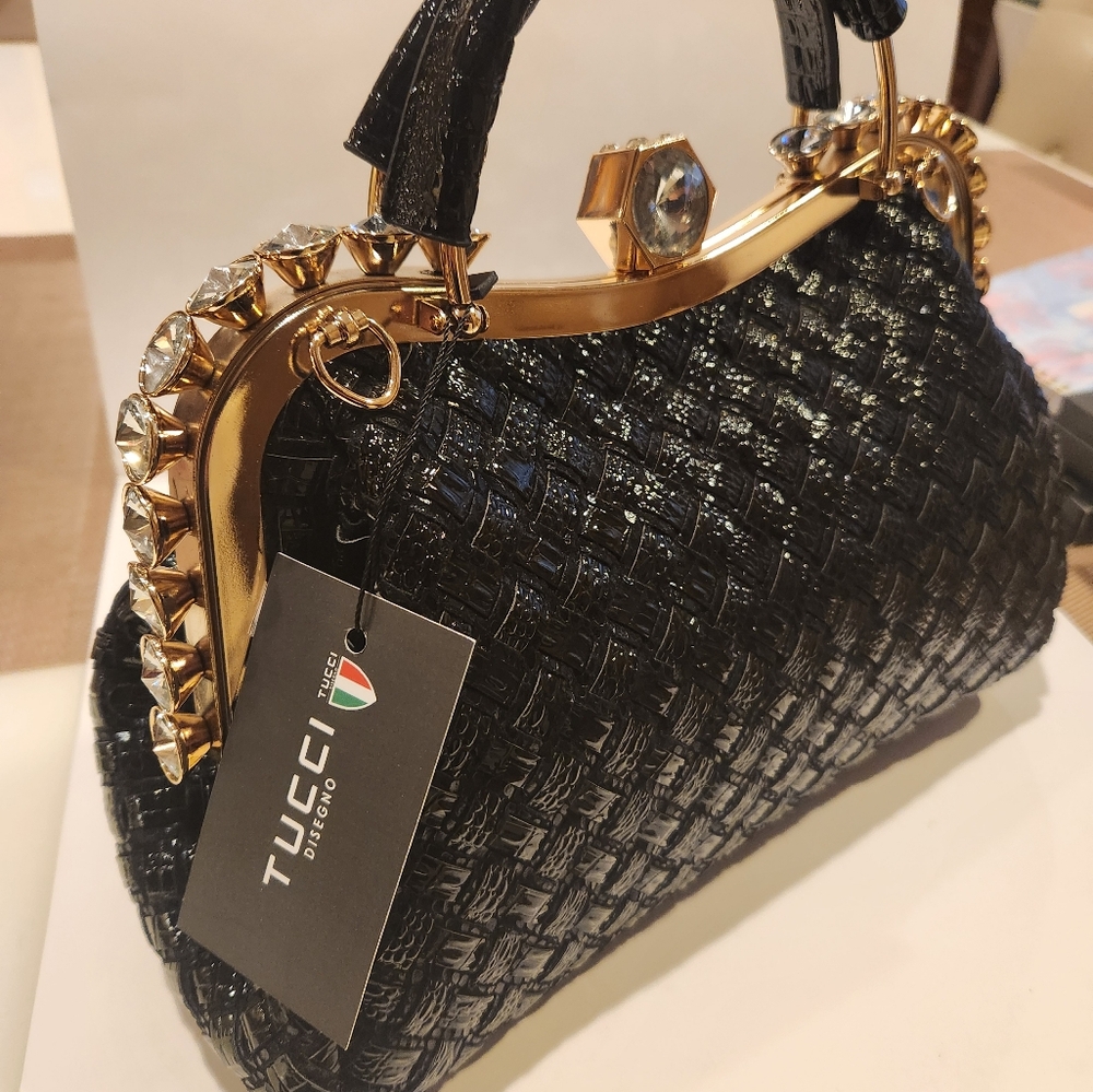 Tucci. Women's bag in black. Made of genuine patent leather. Accessories - Picture 9 of 12